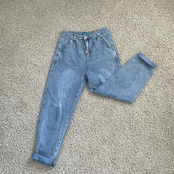 Light wash boyfriend jeans - Picture 2 of 3